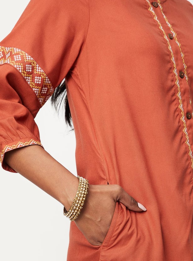 Women Embroidered Kurta with Pocket