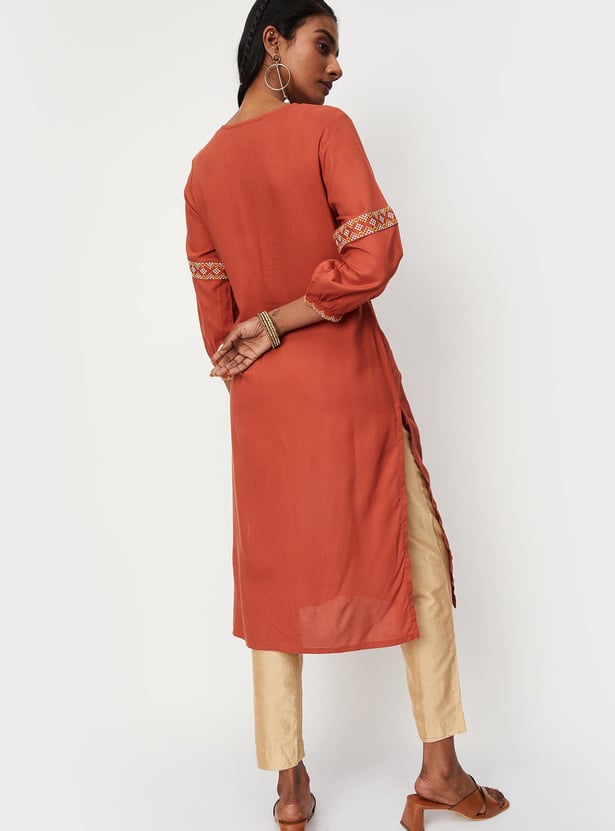 Women Embroidered Kurta with Pocket