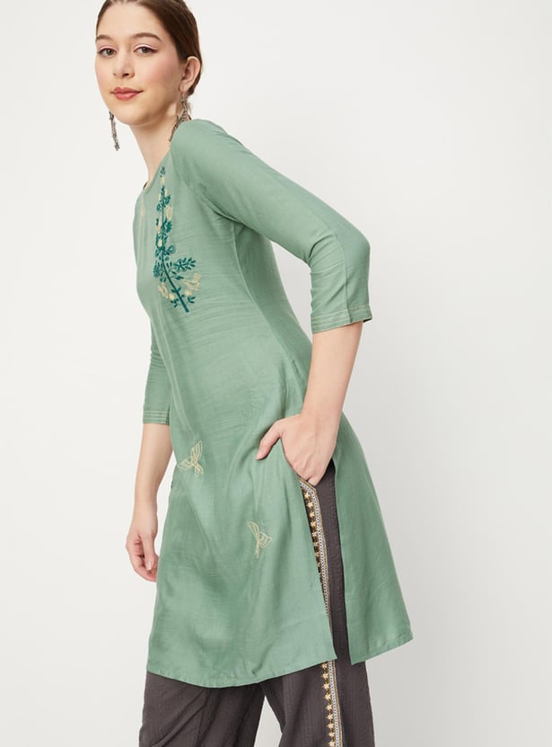 Women Flying Bird Embroidered Straight Kurta