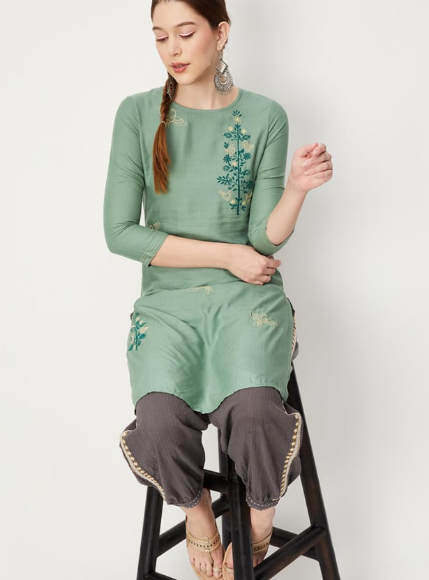 Women Flying Bird Embroidered Straight Kurta