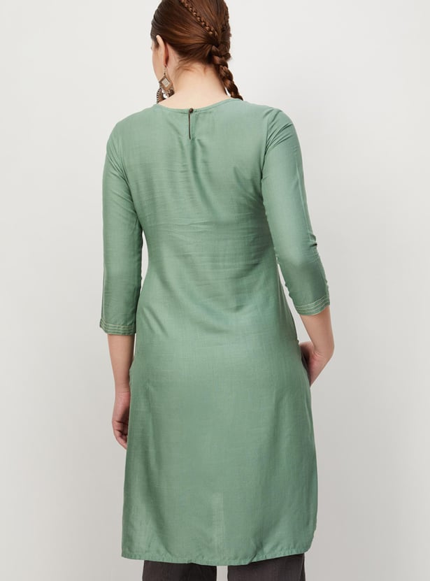 Women Flying Bird Embroidered Straight Kurta