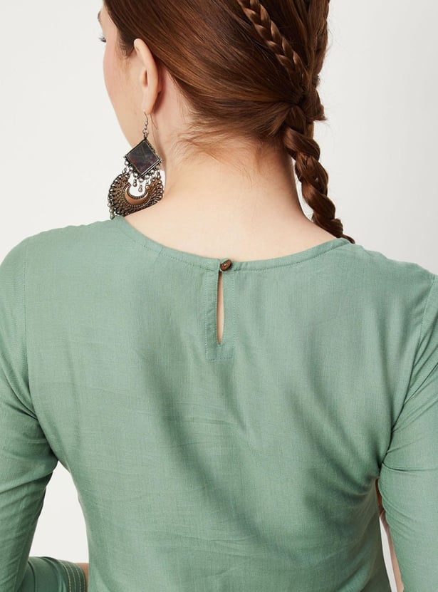 Women Flying Bird Embroidered Straight Kurta