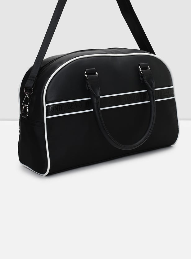 Women Printed Duffle Bag with Contrast Piping