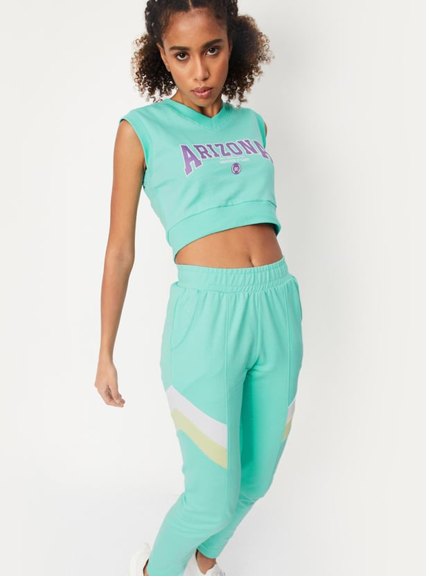 Women V-neck Crop Graphic T-shirt