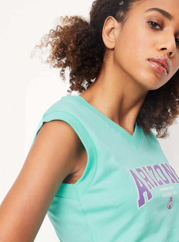 Women V-neck Crop Graphic T-shirt