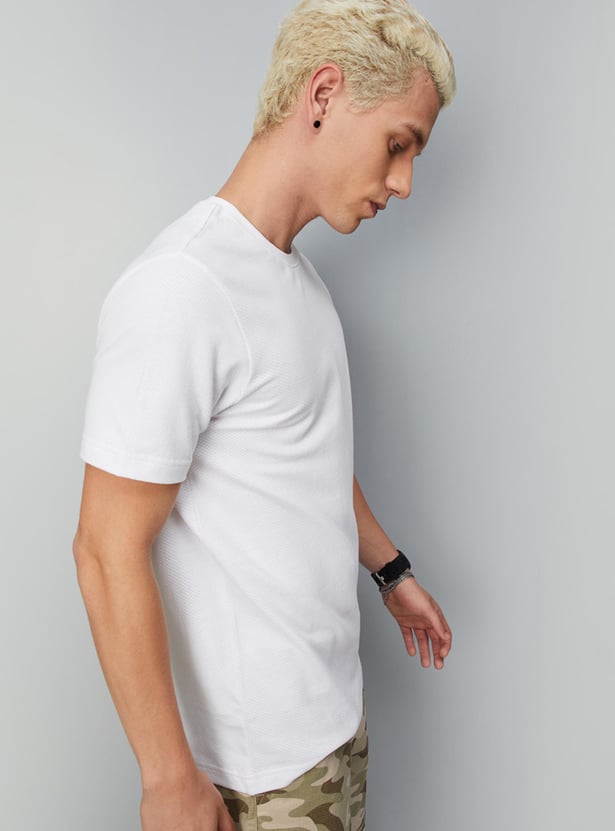 Men Solid Structured Slim Fit T-shirt