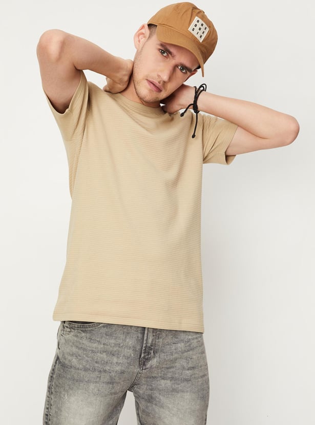 Men Textured Slim Fit Structured T-shirt