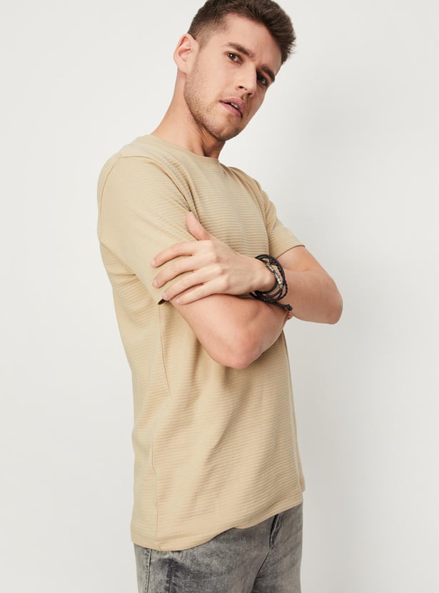 Men Textured Slim Fit Structured T-shirt
