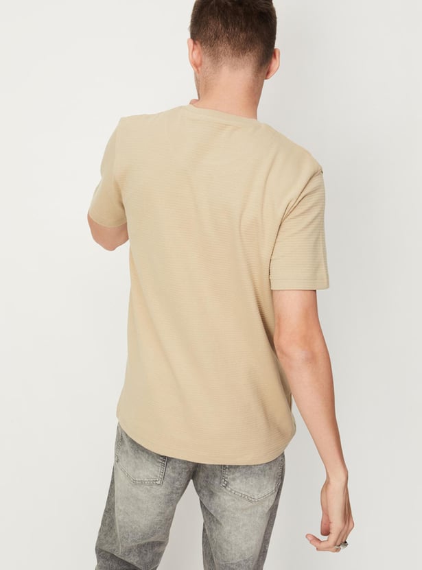 Men Textured Slim Fit Structured T-shirt