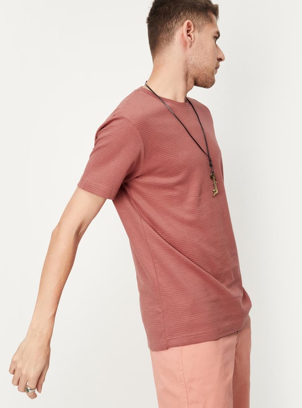Men Textured Slim Fit Structured T-shirt