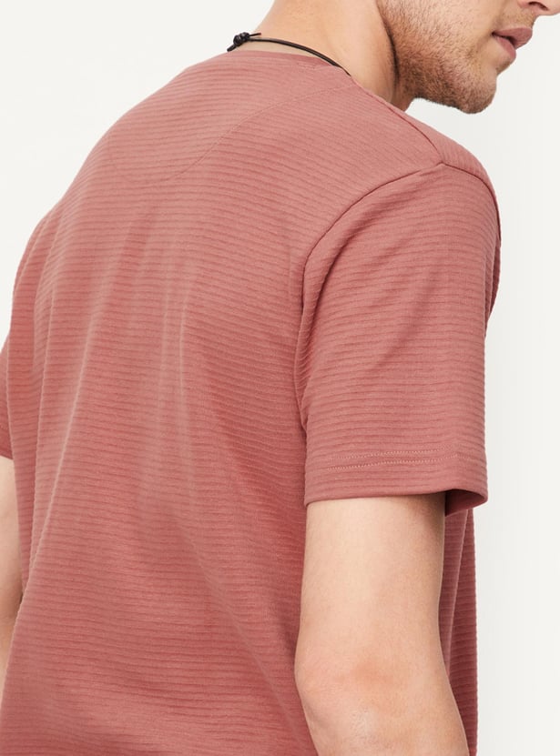 Men Textured Slim Fit Structured T-shirt