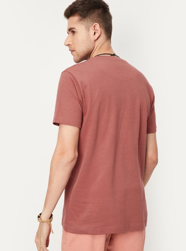 Men Textured Slim Fit Structured T-shirt