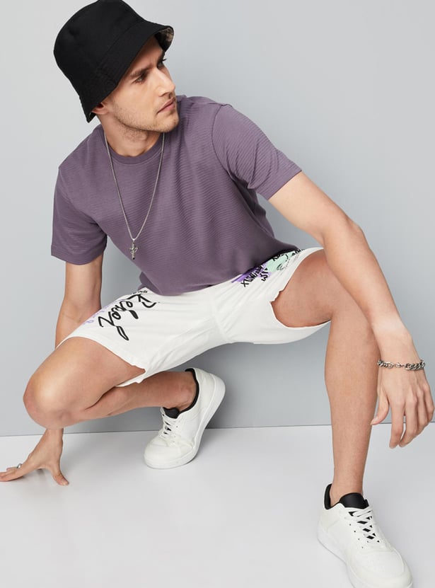 Men Textured Slim Fit Structured T-shirt