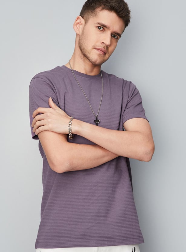 Men Textured Slim Fit Structured T-shirt