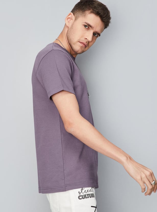 Men Textured Slim Fit Structured T-shirt