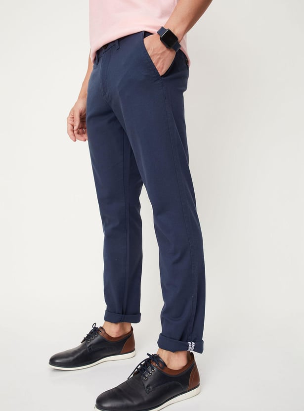 Men Solid Slim Fit Structured Chino Trousers