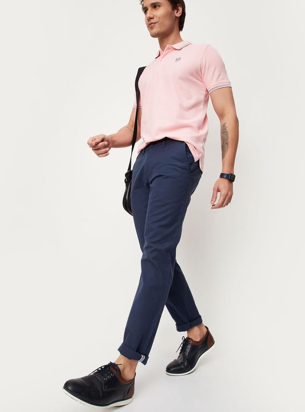 Men Solid Slim Fit Structured Chino Trousers