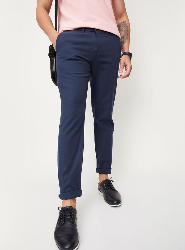 Men Solid Slim Fit Structured Chino Trousers