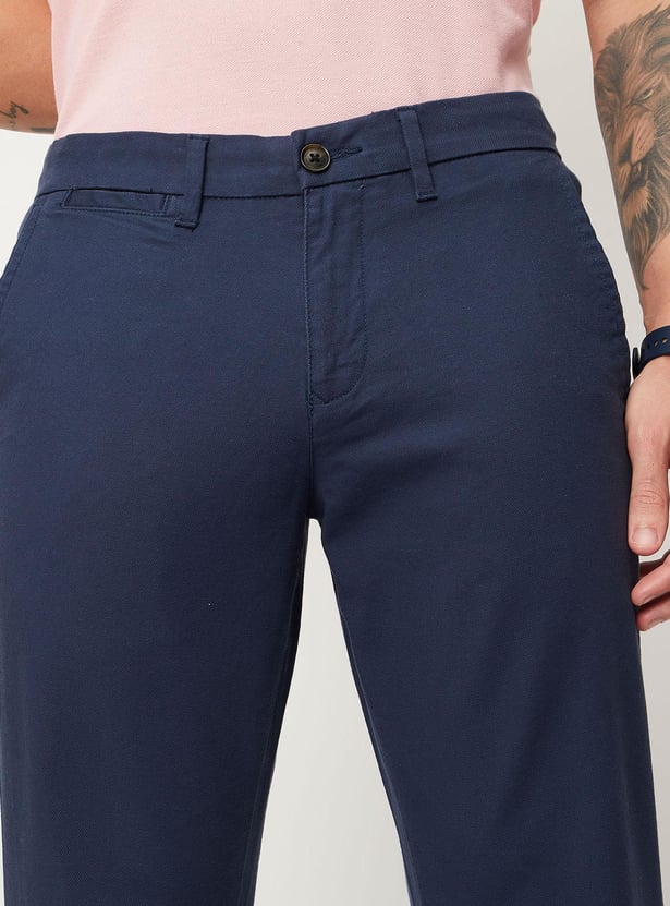 Men Solid Slim Fit Structured Chino Trousers