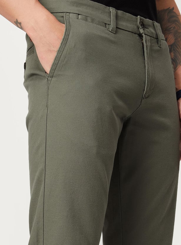 Men Solid Slim Fit Structured Chino Trousers
