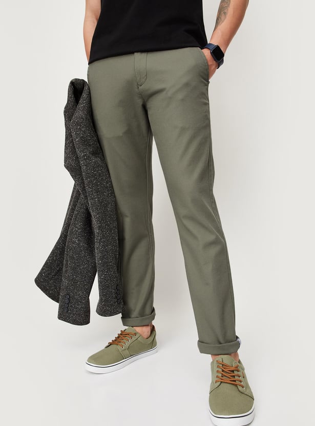 Men Solid Slim Fit Structured Chino Trousers