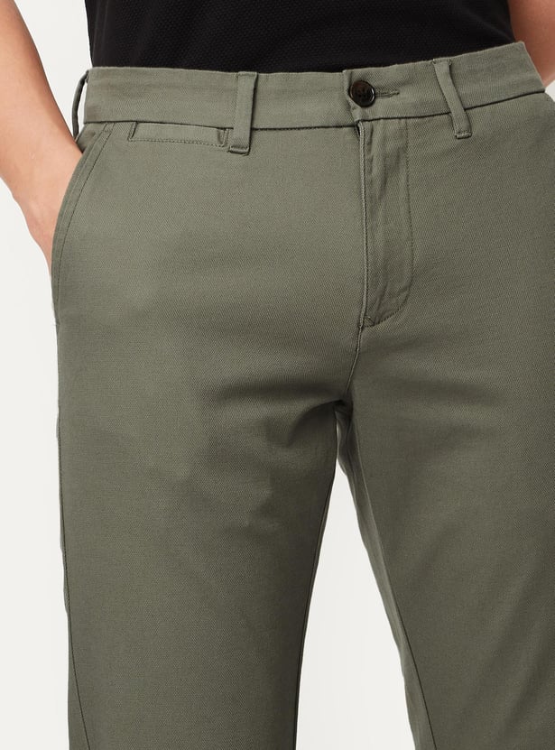Men Solid Slim Fit Structured Chino Trousers