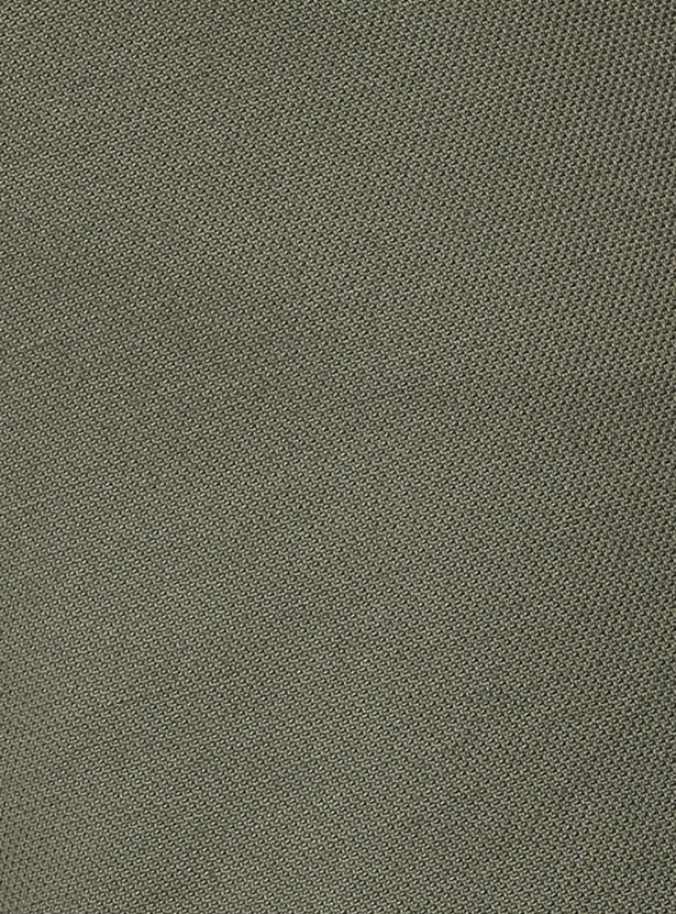 Men Solid Slim Fit Structured Chino Trousers