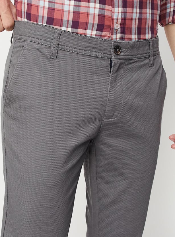 Men Solid Carrot Fit Chinos