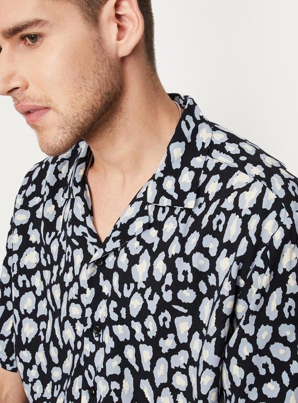 URB_N Men Printed Slim Fit Resort Shirt