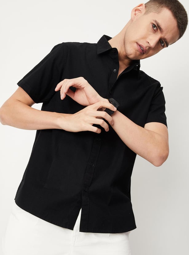 Men Solid Half Sleeves Slim Fit Casual Shirt