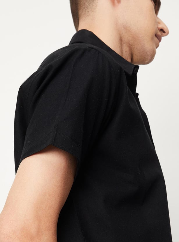 Men Solid Half Sleeves Slim Fit Casual Shirt