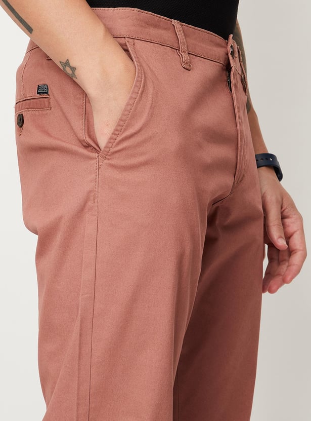 Men Solid Twill Weave Slim Fit Chino Trousers