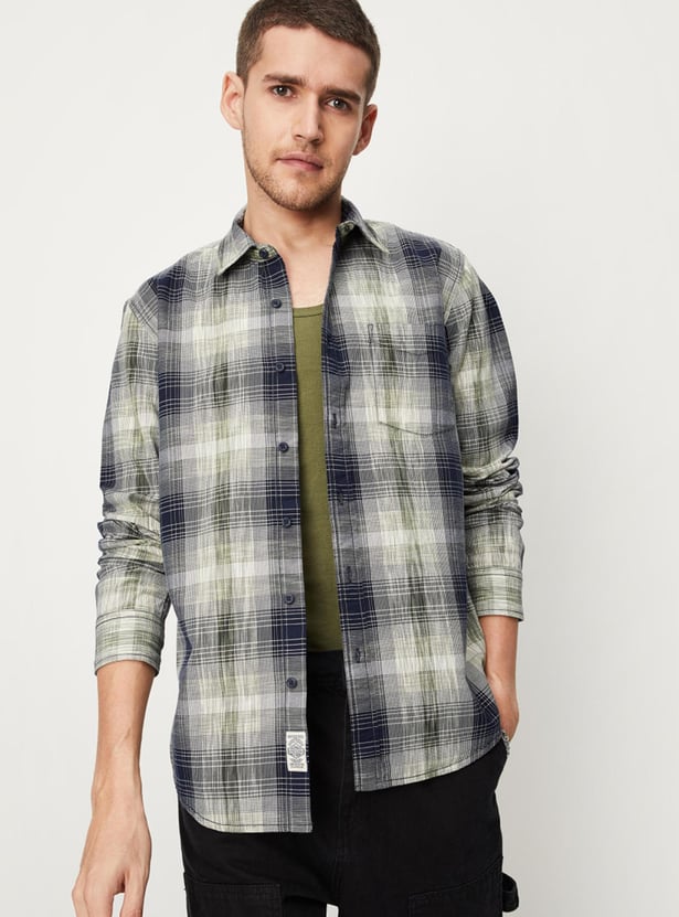 Men Checked Slim Fit Casual Shirt