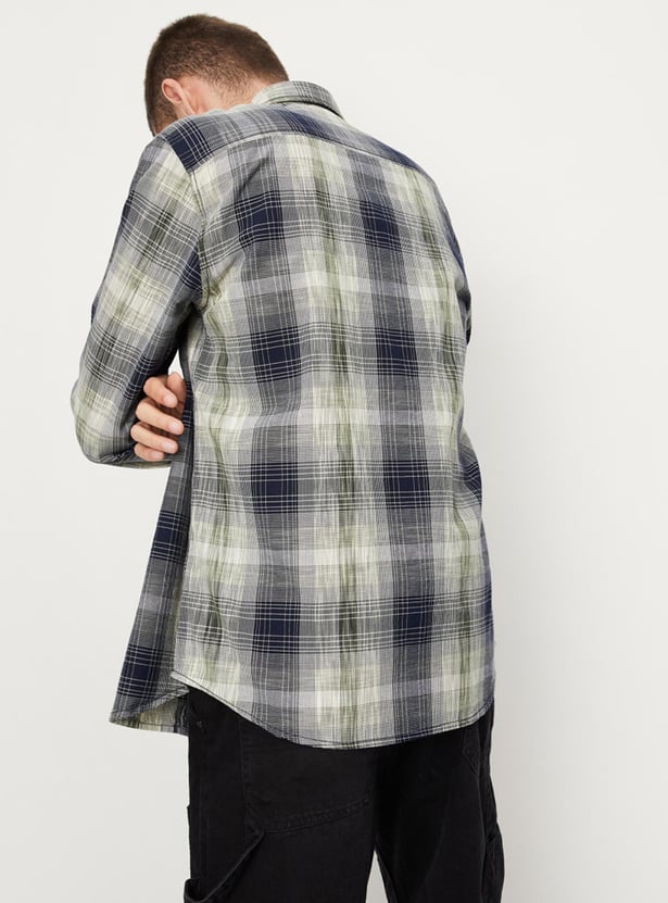 Men Checked Slim Fit Casual Shirt