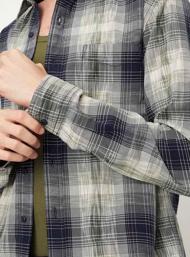 Men Checked Slim Fit Casual Shirt