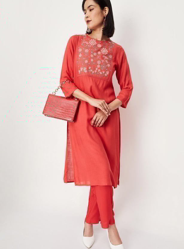 Women Embellished Round Neck Straight Kurta