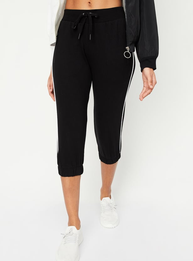 Women Solid Capris with Zip Pockets