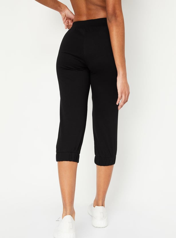 Women Solid Capris with Zip Pockets
