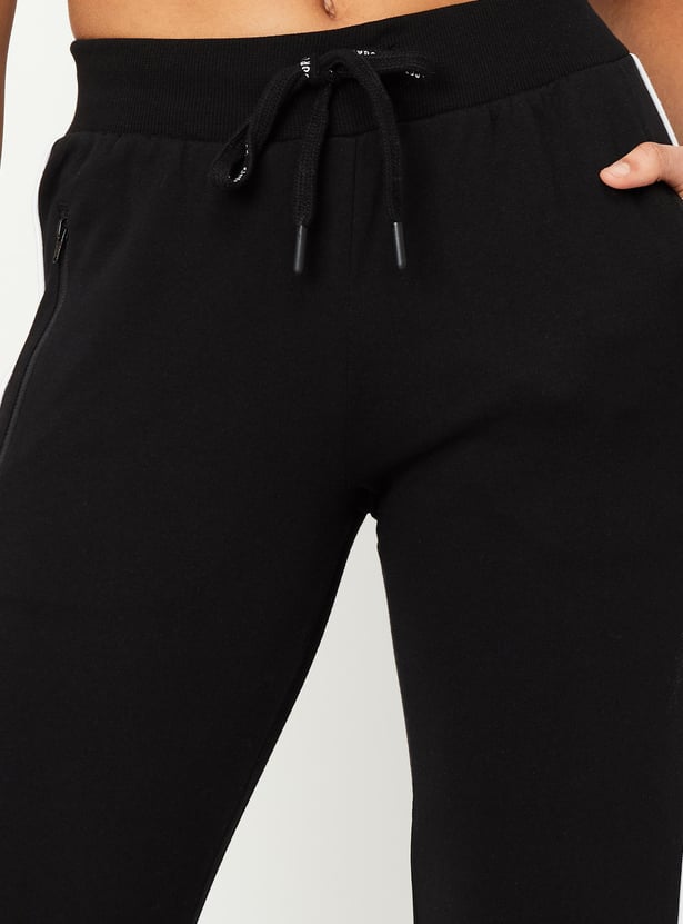 Women Solid Capris with Zip Pockets