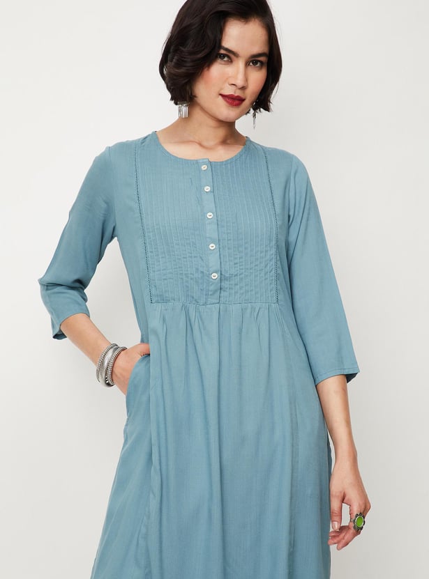 Women Solid Round Neck Straight Kurta