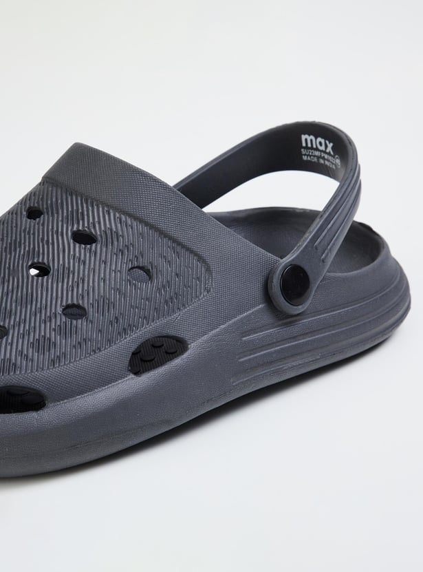 Men Printed Clogs with Sling Back Closure