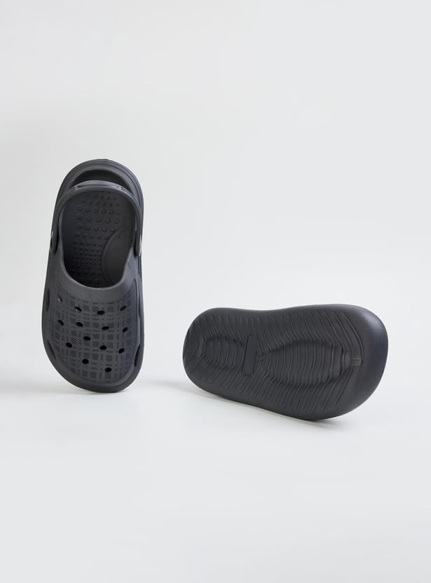 Men Printed Clogs with Sling Back Closure