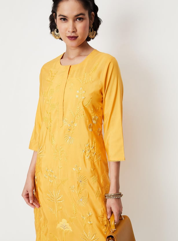 Straight Fit Checkered Cotton Kurta with Embroidery and On-Fold Pleating