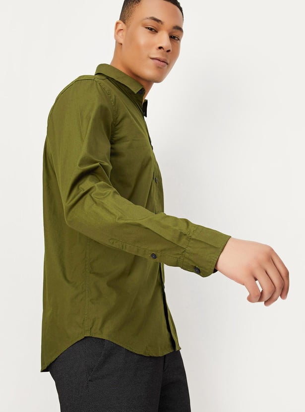 Men Solid Slim Fit Smart Casual Shirt