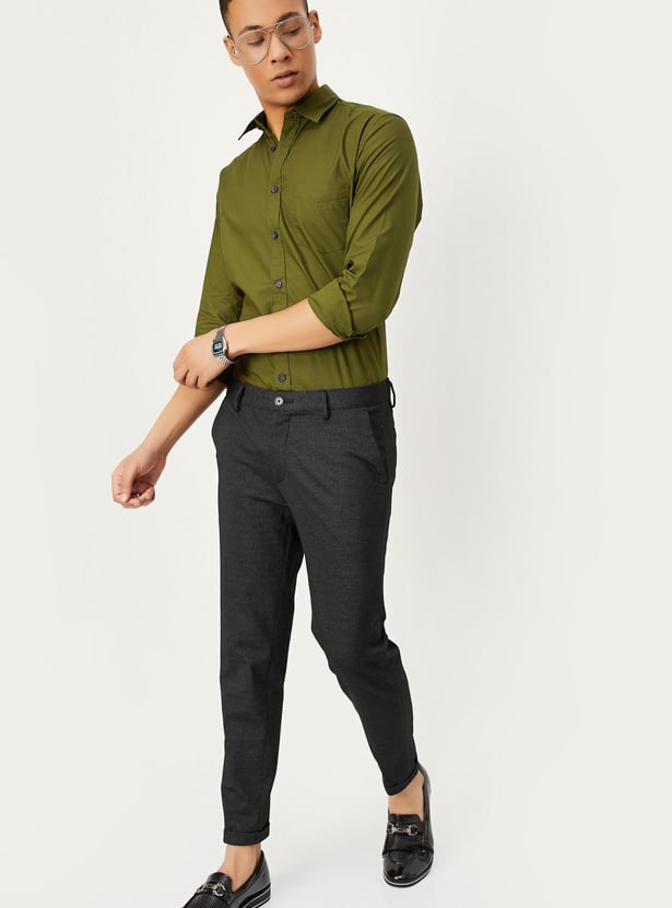 Men Solid Slim Fit Smart Casual Shirt