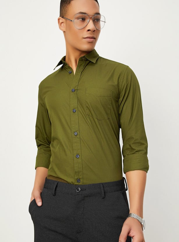 Men Solid Slim Fit Smart Casual Shirt