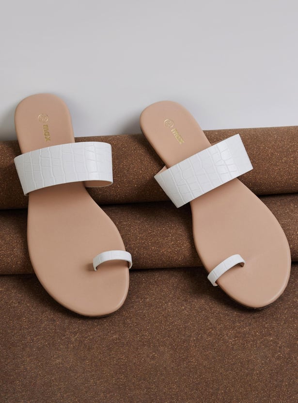 Women Textured Toe-Ring Flat Sandals