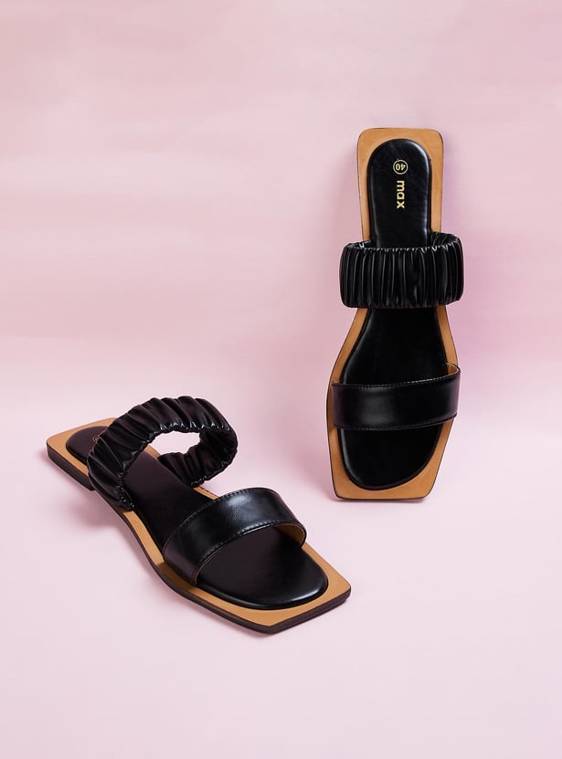 Women Textured Flat Sandals