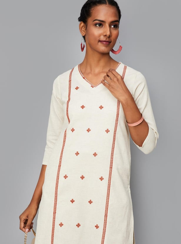Women Embroidered Kurta with Pockets