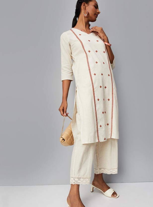 Women Embroidered Kurta with Pockets